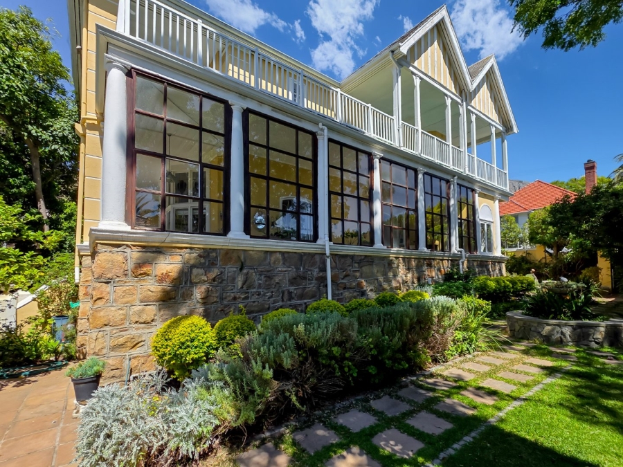 5 Bedroom Property for Sale in Fresnaye Western Cape